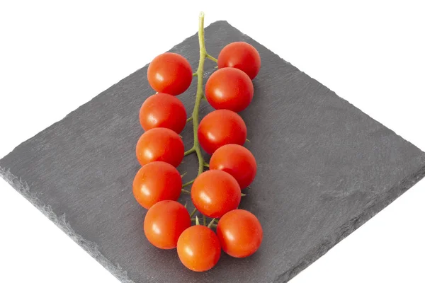 Tomates Fraîches Mûres Sur Une Assiette Ardoise Noire — Photo