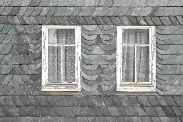 Slate Tiles Two Old Windows Facade Typical Home Thuringia Germany — Stock Photo, Image