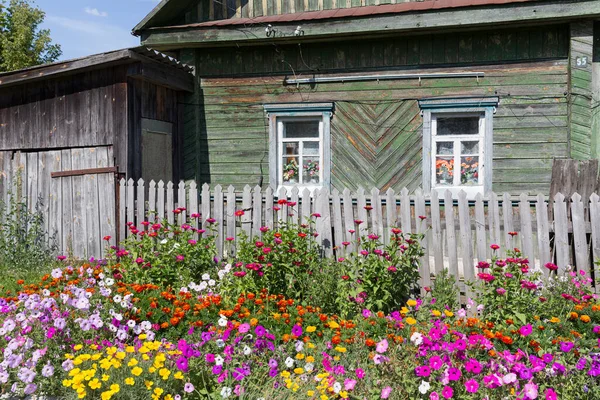 ベラルーシの村にある古い住宅 白ロシア — ストック写真