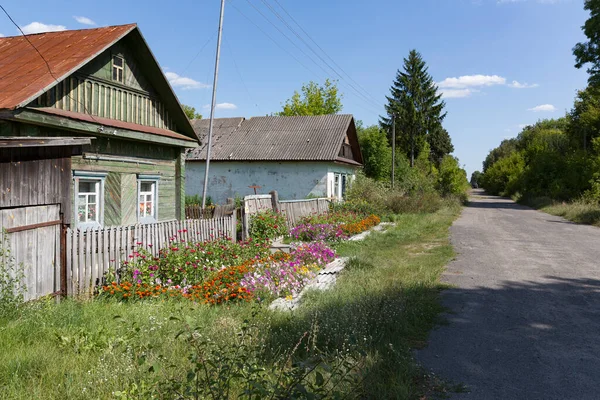 ベラルーシの村にある古い住宅 白ロシア — ストック写真