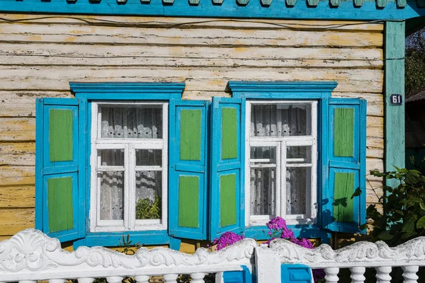 Janelas Uma Antiga Casa Residencial Uma Aldeia Bielorrússia White Russia — Fotografia de Stock