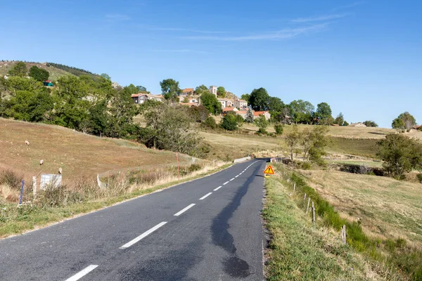 Fransa Nın Ardeche Bölgesindeki Küçük Loubaresse Köyü — Stok fotoğraf