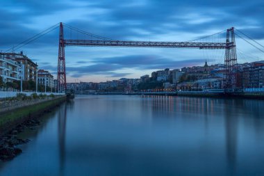 Portekiz ile Las Arenas (Getxo), İspanya ve Avrupa arasındaki tarihi Bizkaia köprüsü