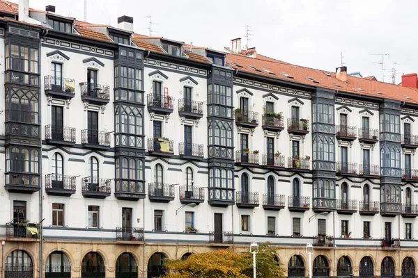 Jellemző Homlokzatai Lakóházak Bilbao Spanyolország — Stock Fotó