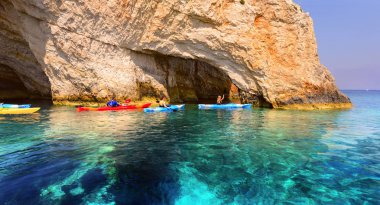 Yunanistan, Zakynthos Adası. Bir dünyanın en güzel mavi mağaralar. İyon Denizi. Zakynthos Adası, mavi mağara