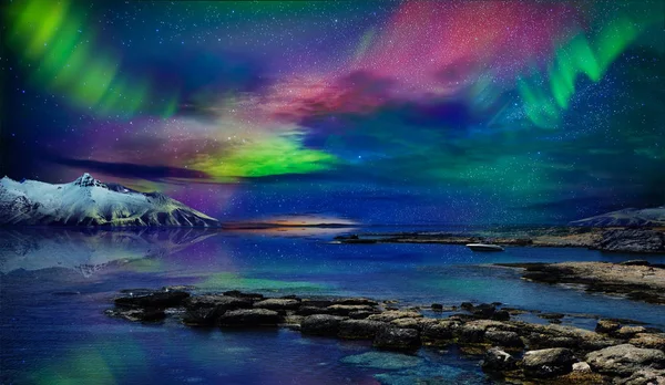 Pięknej Zorzy Północnej Części Planety Wspaniałe Widoki Ocean Zorzę Polarną — Zdjęcie stockowe