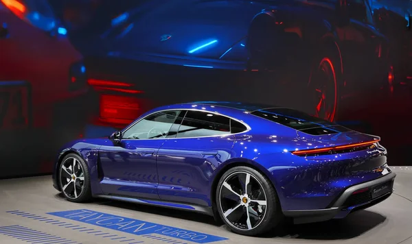 Novo carro esportivo Porsche Taycan Turbo S Fotos De Bancos De Imagens Sem Royalties