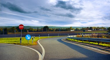 Otoyol. Yol ayrımı.