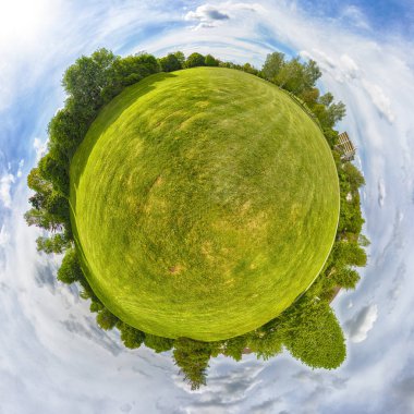 Küçük gezegen. Bir küresel 360 derece seamless panorama görünüm küresel projeksiyon, Almanya'da doğal manzara Panoraması.