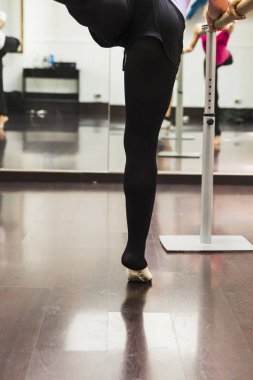 Balerin dans, closeup bacaklar ve ayakkabı.