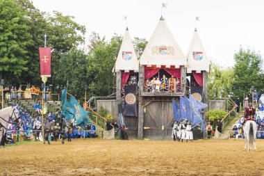 Kaltenberg, Almanya - 15 Temmuz 2018: Kaltenberger Ritterturnier, şövalyeler, performansları, gösterir, gıda ve içecek tipik Kaltenberg, Almanya'da çevrenin Medievaltournament.