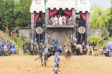 Kaltenberg, Almanya - 15 Temmuz 2018: Kaltenberger Ritterturnier, şövalyeler, performansları, gösterir, gıda ve içecek tipik Kaltenberg, Almanya'da çevrenin Medievaltournament.