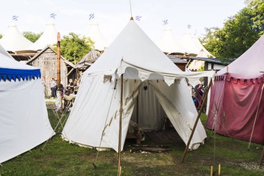 Kaltenberg, Almanya - 15 Temmuz 2018: Kaltenberger Ritterturnier, şövalyeler, performansları, gösterir, gıda ve içecek tipik Kaltenberg, Almanya'da çevrenin Medievaltournament.
