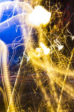 Işıklar içinde belgili tanımlık karanlık ile bir soyut tasarımları. Lightpainting