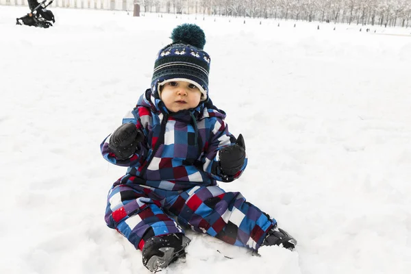 Bebê Neve Floresta — Fotografia de Stock