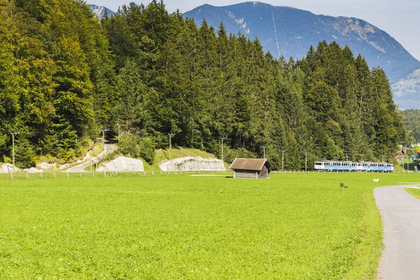 Train Traversant Forêt Une Vallée Verte — Photo