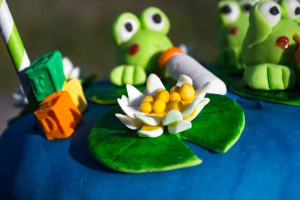 개구리 수치와 케이크 — 스톡 사진
