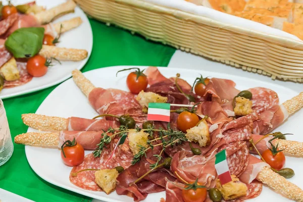 이탈리아 요리의 전형적인 재료로 음식 — 스톡 사진