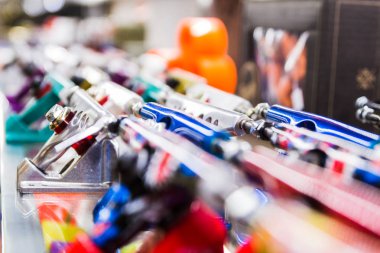 Bir sürü pateboardlar kamyon yakın