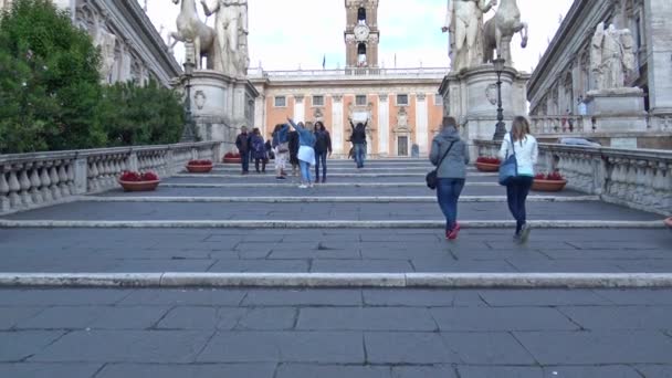 Roma Turistler Ziyaret 2018 Panorama Campidoglio Heykeller Detayları — Stok video