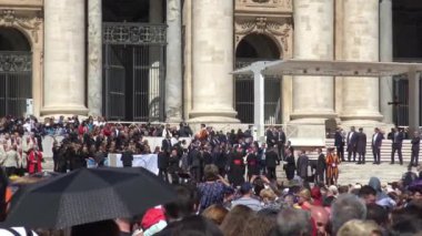 St. Peter's Square Papa'nın Çarşamba seyirci için Roma, 16 Mayıs 2018, turist.