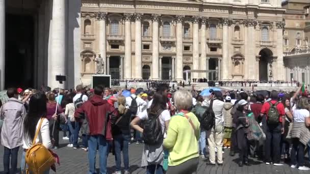 Roma Mayo 2018 Turistas Plaza San Pedro Para Audiencia Del — Vídeos de Stock