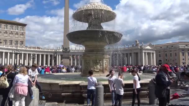 Rom Mai 2018 Touristen Auf Dem Petersplatz Zur Audienz Des — Stockvideo