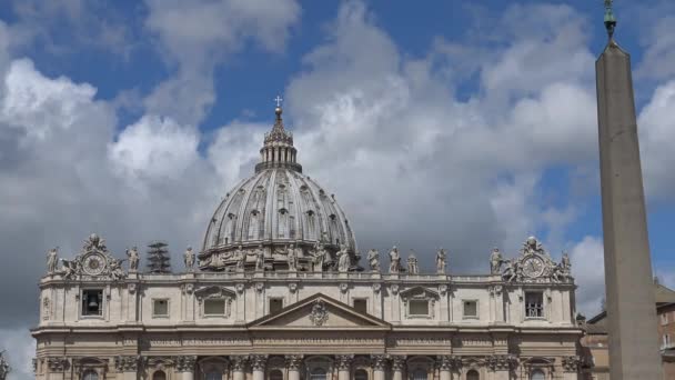  Rome, large dome of St. Peters Basilica. 