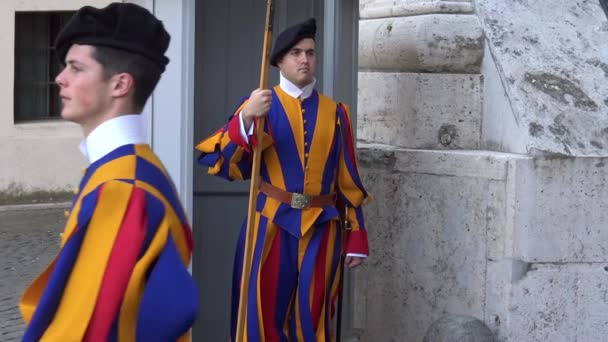 Roma 2018 Peter Basilica Sviçreli Muhafızlar Olabilir Yavaş Mot — Stok video