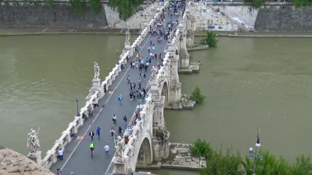 Roma Maggio 2018 Movimento Dei Turisti Sul Ponte Angelo Veloce — Video Stock