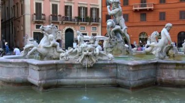 4 k Roma, 16 Mayıs 2018, piazza Navona, Neptün Çeşmesi, Zappal tarafından heykeller ve Della Bitta, 1878. Ayrıntıları görüntüle ve.