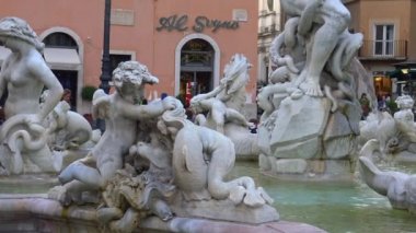 4 k Roma, 16 Mayıs 2018, piazza Navona, Neptün Çeşmesi, Zappal tarafından heykeller ve Della Bitta, 1878. Ayrıntıları görüntüle ve.