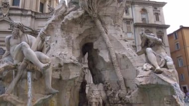 4k 1651.View ve detayları mimar G.L. Bernini tarafından Roma, 16 Mayıs 2018, piazza Navona, dört ırmak Çeşmesi fark.