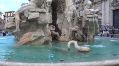 4k 1651.View ve detayları mimar G.L. Bernini tarafından Roma, 16 Mayıs 2018, piazza Navona, dört ırmak Çeşmesi fark.