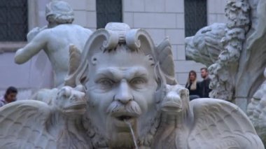 4k Roma, 16 Mayıs 2018, piazza Navona, Çeşme Moro G.L Bernini tarafından proje ve Antonio Mari tarafından 1654 yılında tamamlandı. Ayrıntıları görüntüle ve.