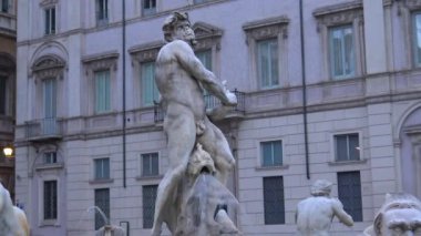 4k Roma, 16 Mayıs 2018, piazza Navona, Çeşme Moro G.L Bernini tarafından proje ve Antonio Mari tarafından 1654 yılında tamamlandı. Ayrıntıları görüntüle ve.