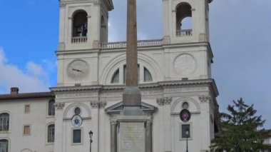 4 k İtalya, Roma, 16 Mayıs 2018, turist Trinit Monti merdivenlerde. vınlamak dışarı