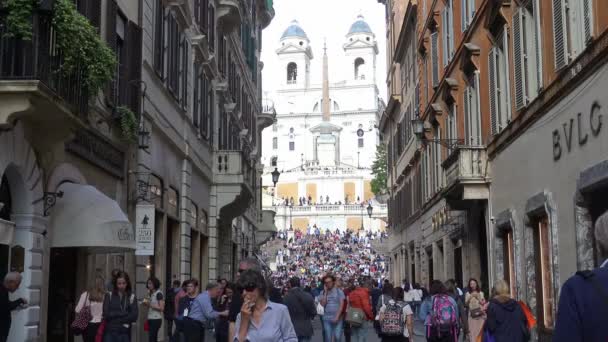 Italy Rome May 2018 Tourists Walk Condotti Street — Stock Video