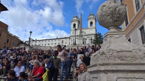 Itálie Řím Května 2018 Turisté Plaza Španělska Schodech Trinit Monti — Stock video