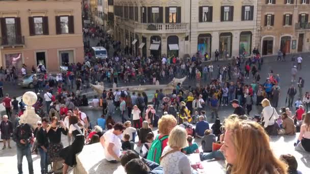 Italia Roma Maggio 2018 Turisti Piazza Spagna Sulle Scale Trinit — Video Stock