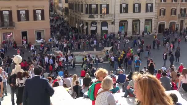 Italia Roma Maggio 2018 Turisti Piazza Spagna Sulle Scale Trinit — Video Stock