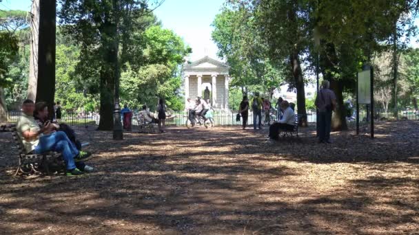 Ρώμη Λίμνη Της Villa Borghese Και Ναό Του Ασκληπιού Τουρίστες — Αρχείο Βίντεο