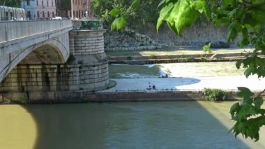 İtalya, Roma, Tiberina Garibaldi köprü Adası. 