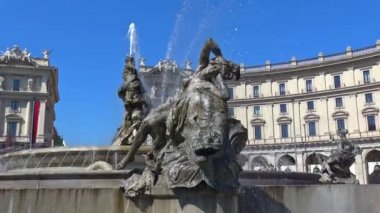 İtalya, Roma, görünümü ve Naiads Çeşmesi ayrıntılarını bulunan Cumhuriyetin kuruluşuyla.