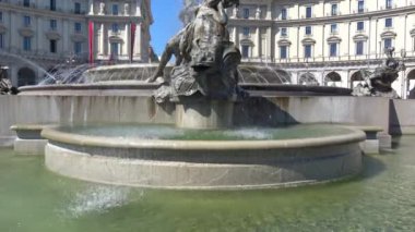İtalya, Roma, görünümü ve Naiads Çeşmesi ayrıntılarını bulunan Cumhuriyetin kuruluşuyla.