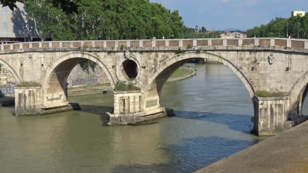 Ιταλία Ρώμη Θέα Προς Γέφυρα Ponte Sisto Πάνω Από Τον — Αρχείο Βίντεο
