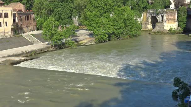 Roma Queda Vertical Rio Tibre Perto Ilha Tibre — Vídeo de Stock