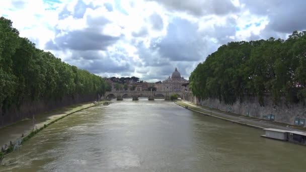 Ρώμη Πανοραμική Θέα Στον Ποταμό Τίβερη Και Ζουμ Στη Γέφυρα — Αρχείο Βίντεο