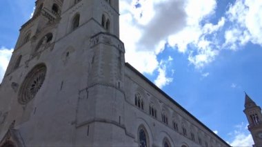4 k İtalya, Puglia bölge, Altamura, Santa Maria Assunta Katedrali, cephe ve yükseklikler