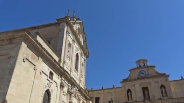 İtalya, Lecce, Duomo Meydanı, görünümü ve ayrıntıları.